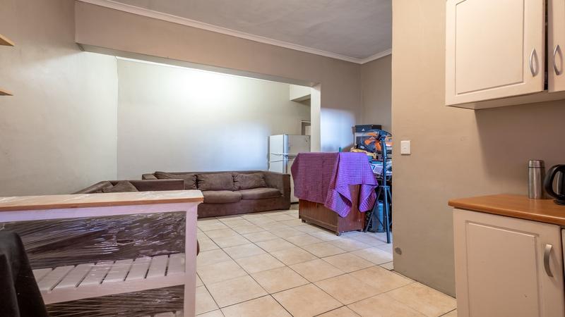 6 Bedroom Property for Sale in Kensington Western Cape